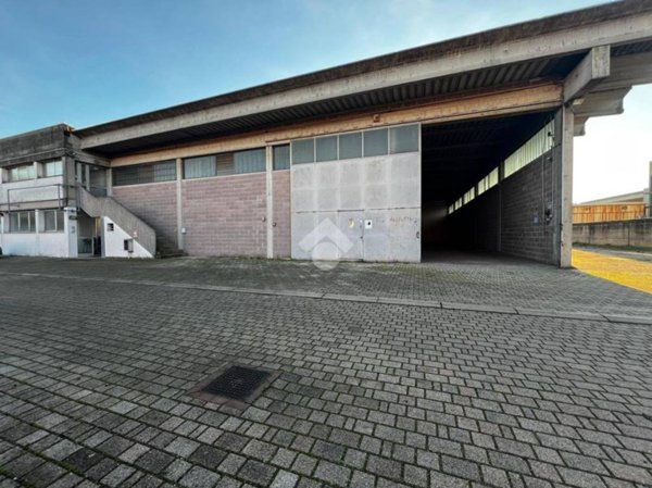 locale commerciale in affitto a Salzano