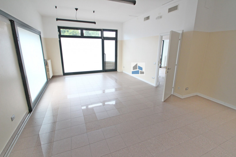 negozio in affitto a Salzano in zona Robegano