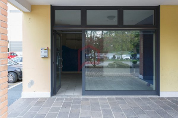 locale commerciale in affitto a Salzano