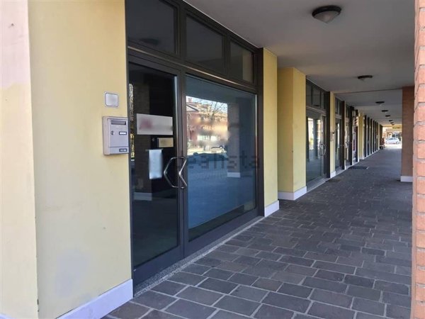 negozio in affitto a Salzano