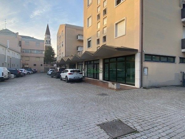 negozio in affitto a Salzano in zona Robegano