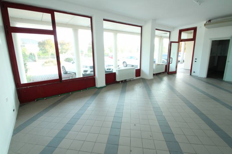 ufficio in affitto a Santa Maria di Sala in zona Caselle