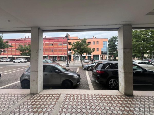 locale commerciale in affitto a Santa Maria di Sala