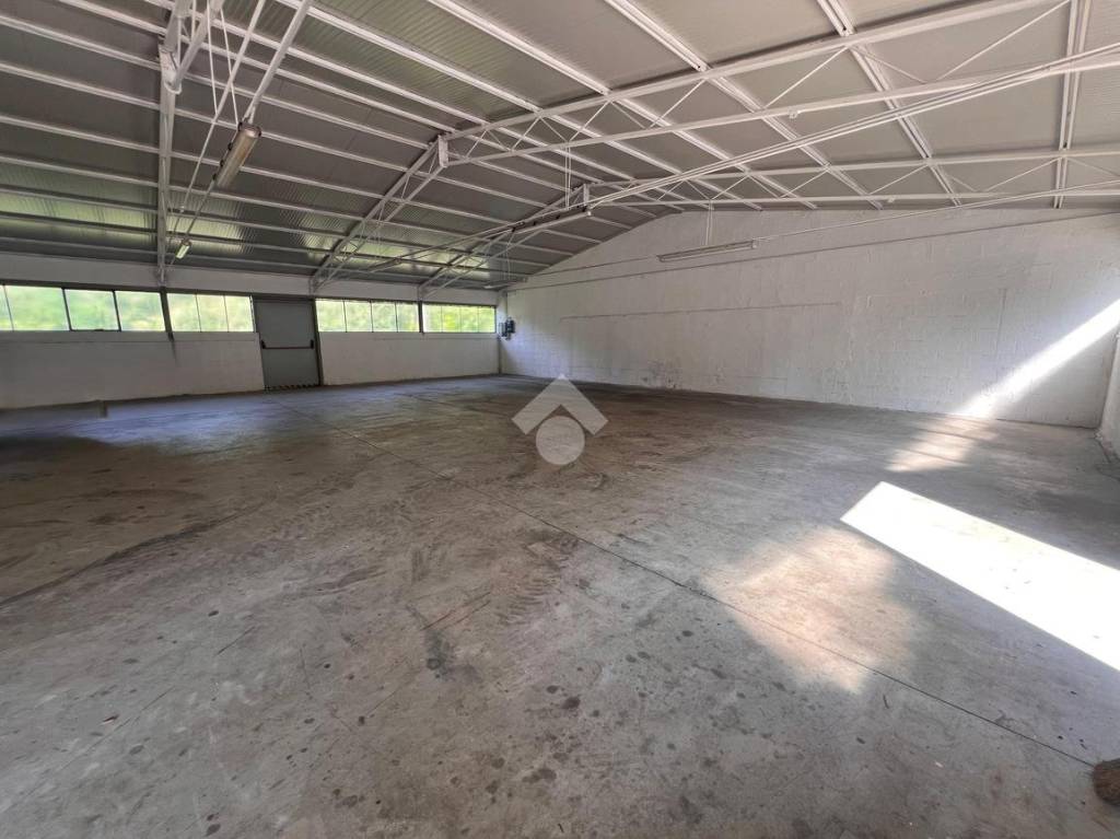 locale commerciale in affitto a Santa Maria di Sala