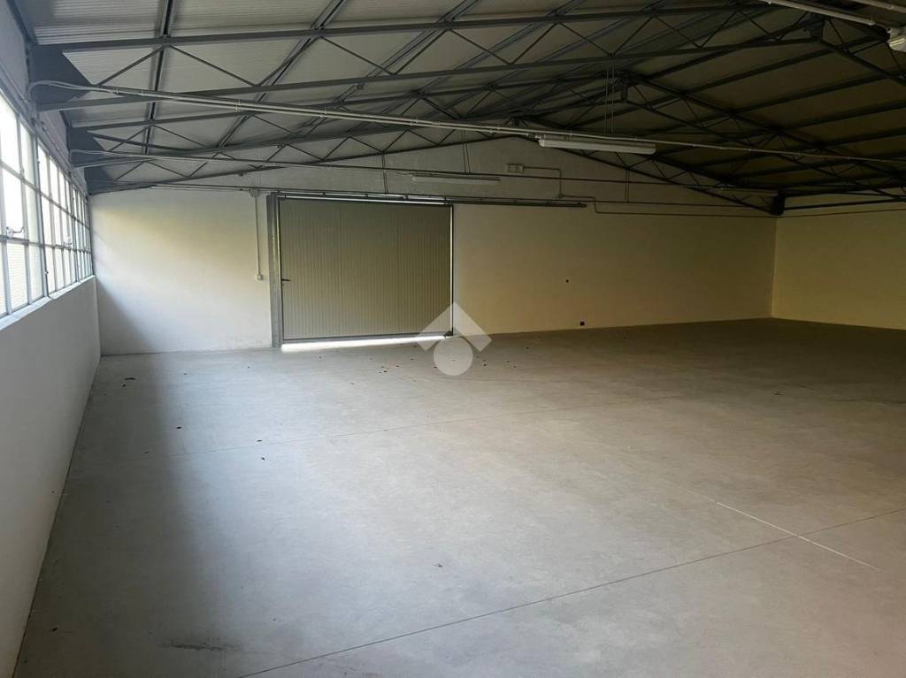 locale commerciale in affitto a Santa Maria di Sala in zona Stigliano