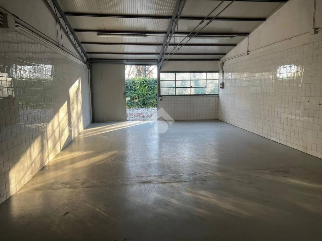 locale commerciale in affitto a Santa Maria di Sala in zona Stigliano