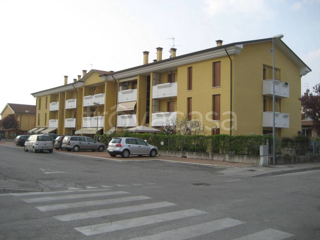 appartamento in affitto a Santa Maria di Sala in zona Caltana
