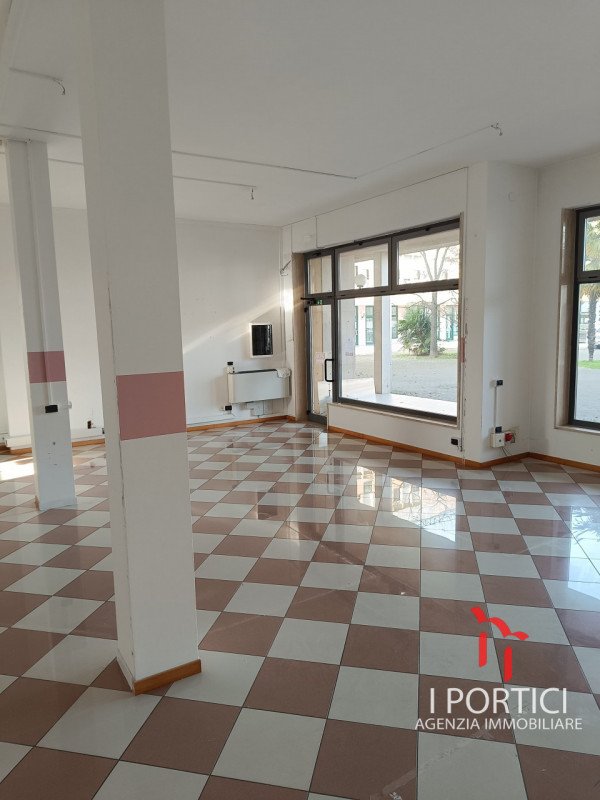 negozio in affitto a Scorzè in zona Peseggia