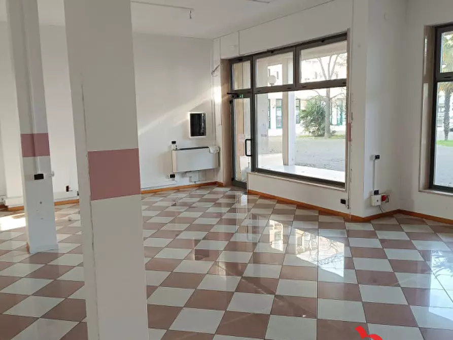negozio in affitto a Scorzè in zona Peseggia