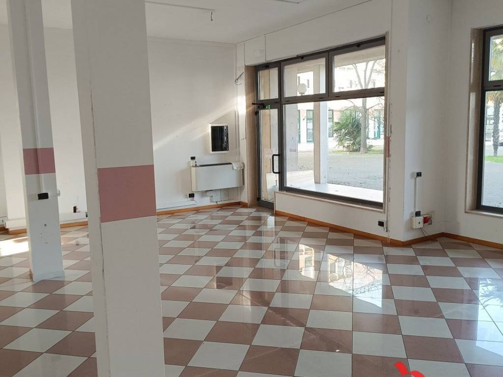 negozio in affitto a Scorzè in zona Peseggia