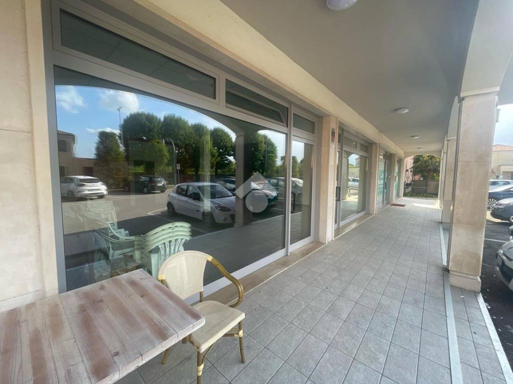 negozio in affitto a Stra in zona Paluello