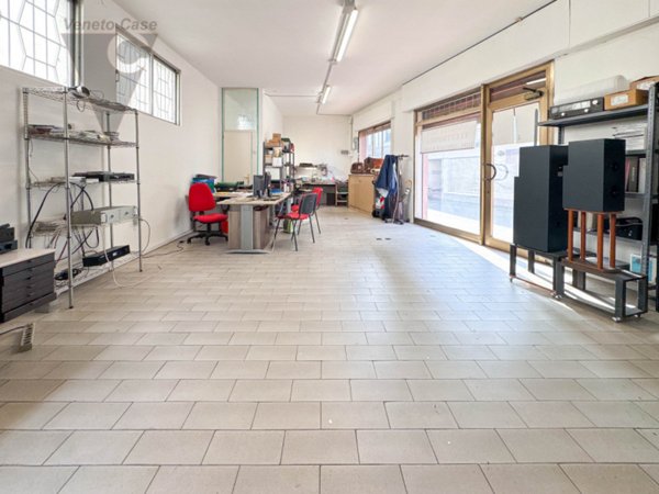 locale commerciale in affitto a Stra