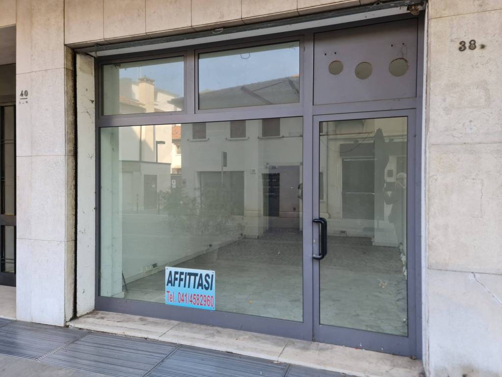 negozio in affitto a Venezia in zona Marghera