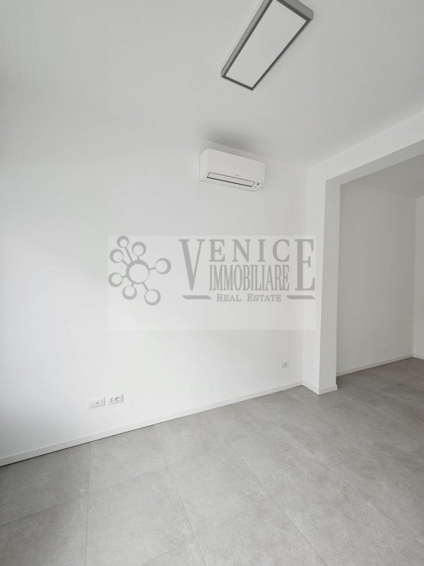 negozio in affitto a Venezia in zona Carpenedo