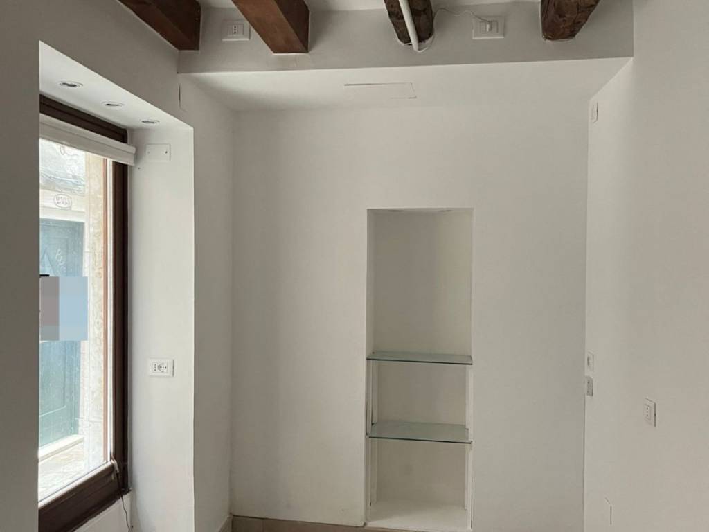negozio in affitto a Venezia in zona Sestiere Santa Croce