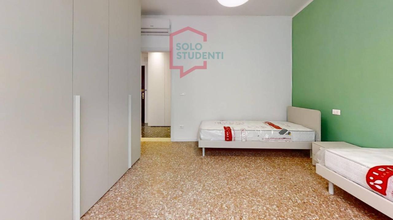 negozio in affitto a Venezia in zona Carpenedo