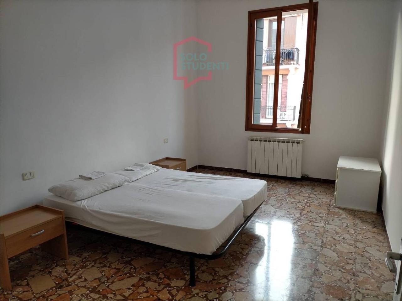 negozio in affitto a Venezia in zona Carpenedo