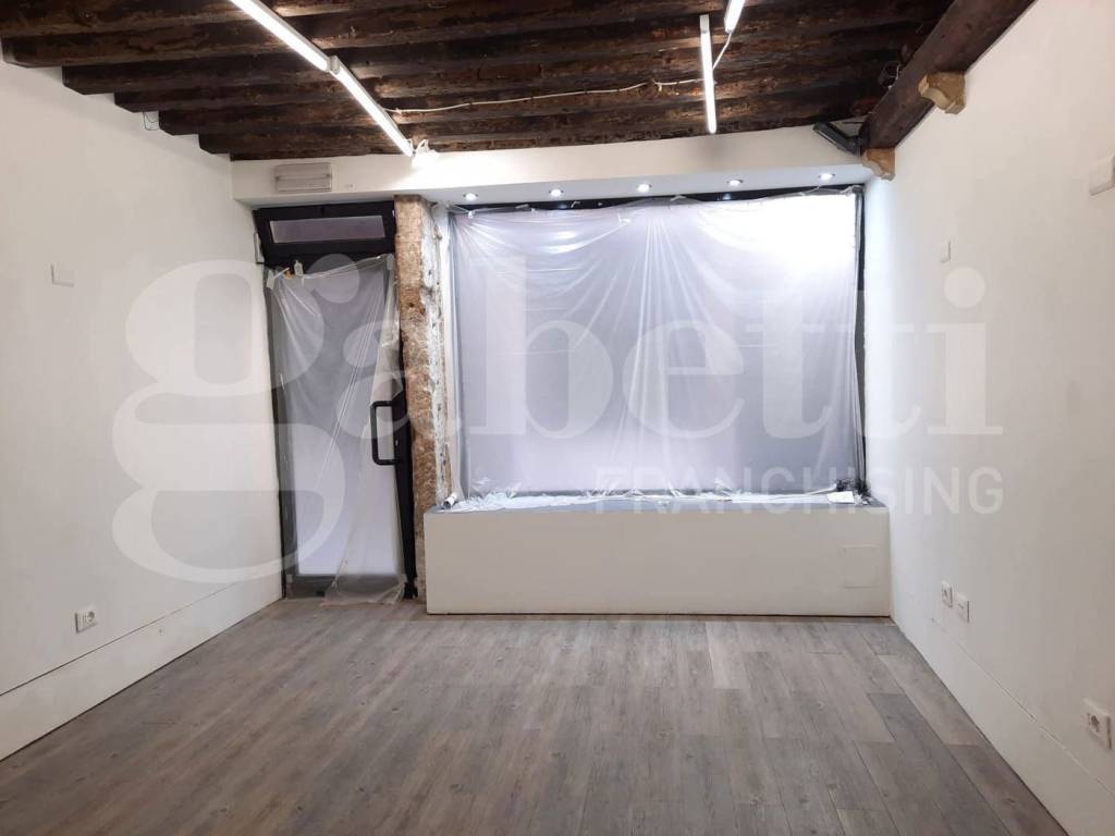 negozio in affitto a Venezia in zona Sestiere Santa Croce