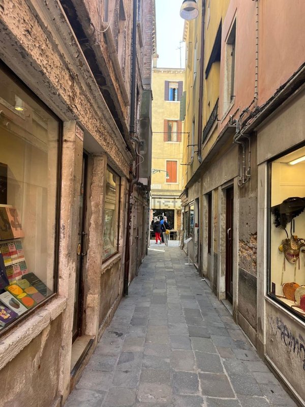 negozio in affitto a Venezia in zona Sestiere Santa Croce