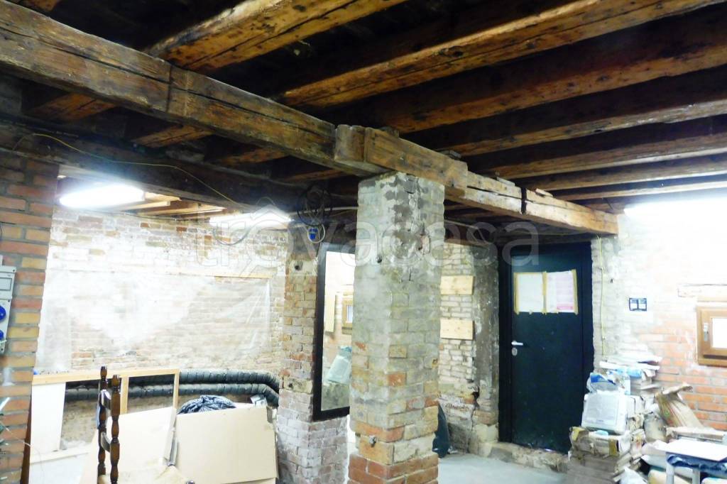 locale commerciale in affitto a Venezia in zona Sestiere Santa Croce