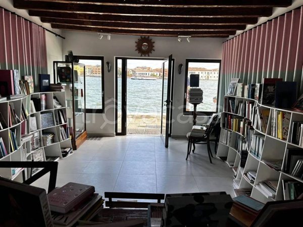 negozio in affitto a Venezia in zona Giudecca