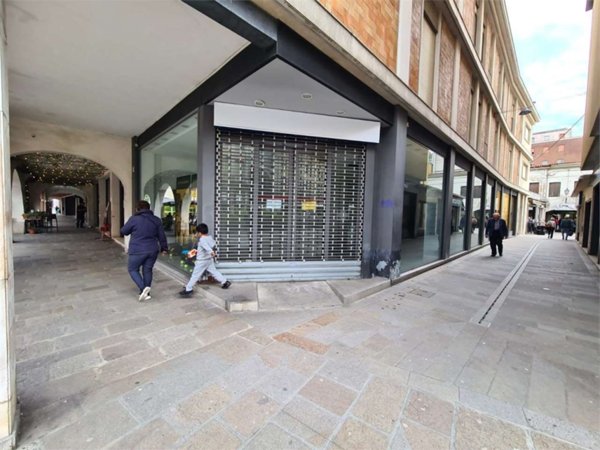negozio in affitto a Venezia in zona Mestre