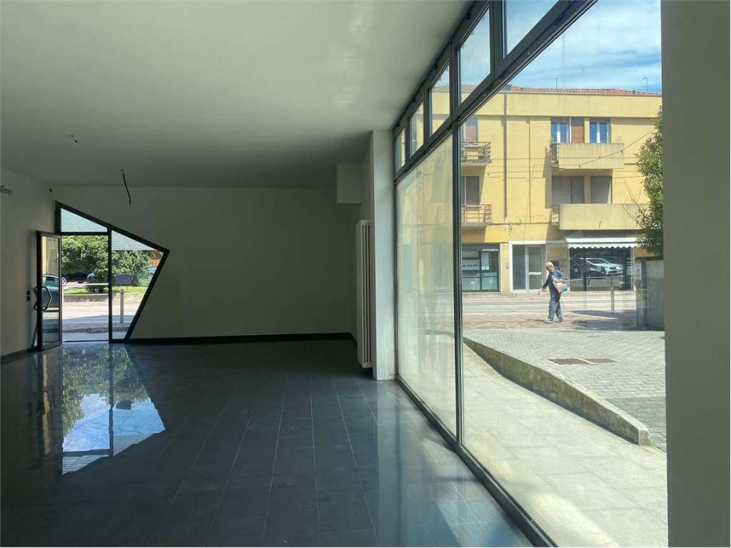 negozio in affitto a Venezia in zona Favaro Veneto