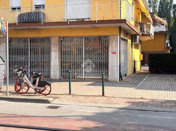negozio in affitto a Venezia in zona Mestre