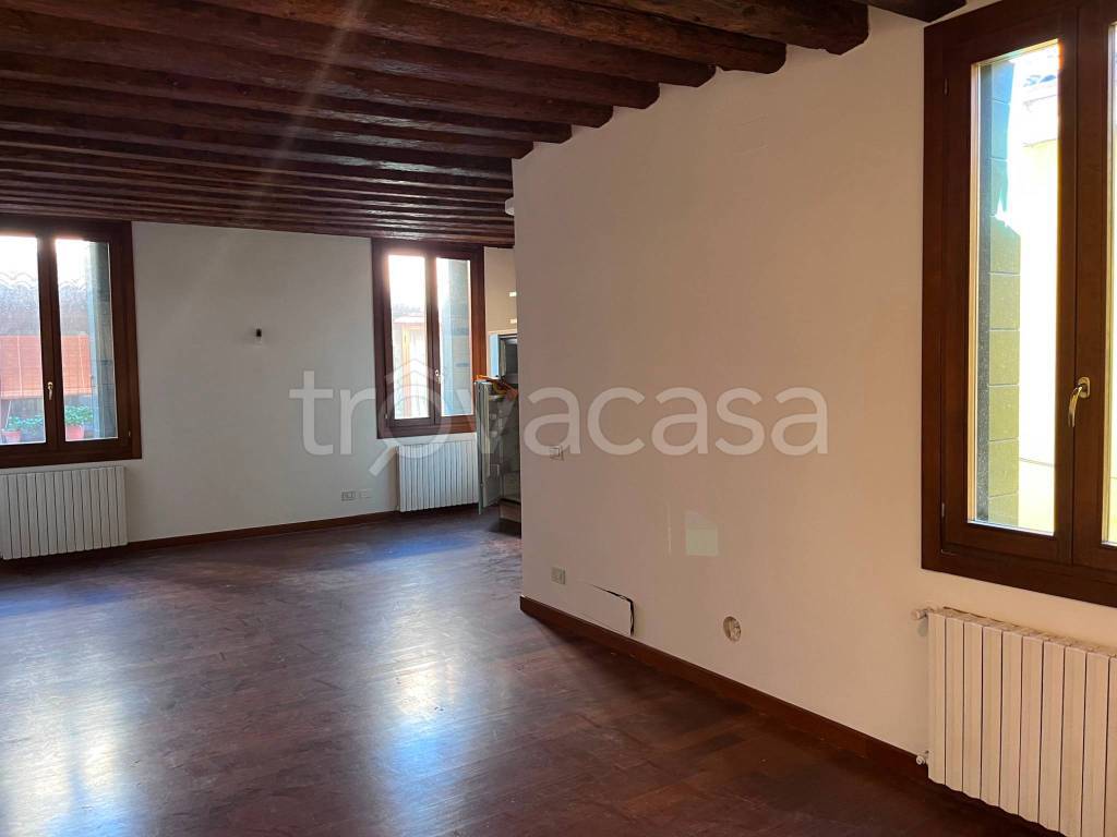 appartamento in affitto a Venezia in zona Sestiere Dorsoduro