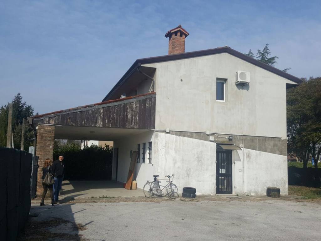 negozio in affitto a Venezia in zona Zelarino