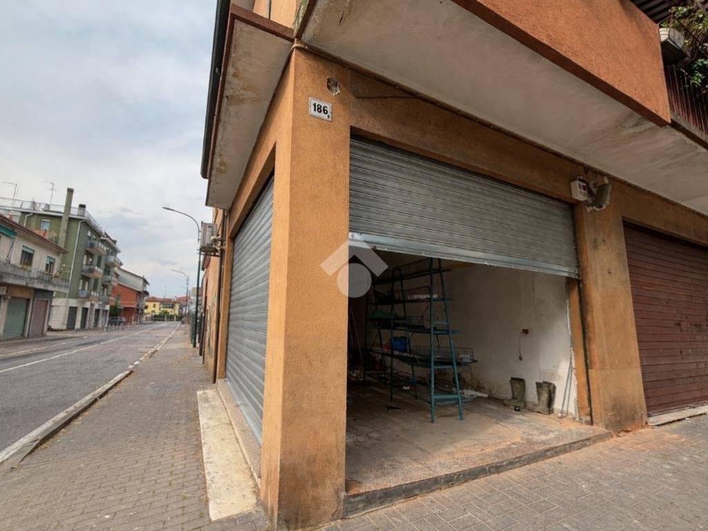 negozio in affitto a Venezia in zona Marghera