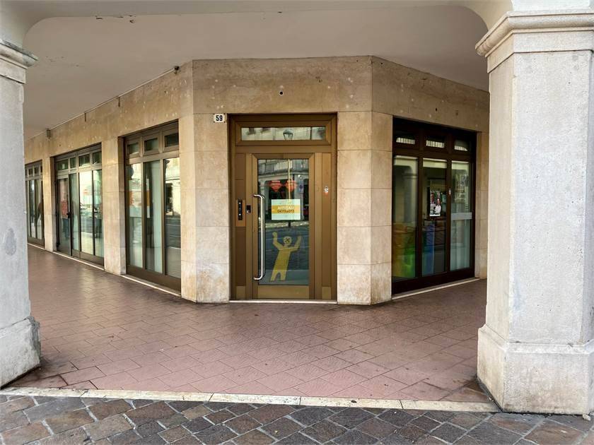 negozio in affitto a Venezia in zona Marghera