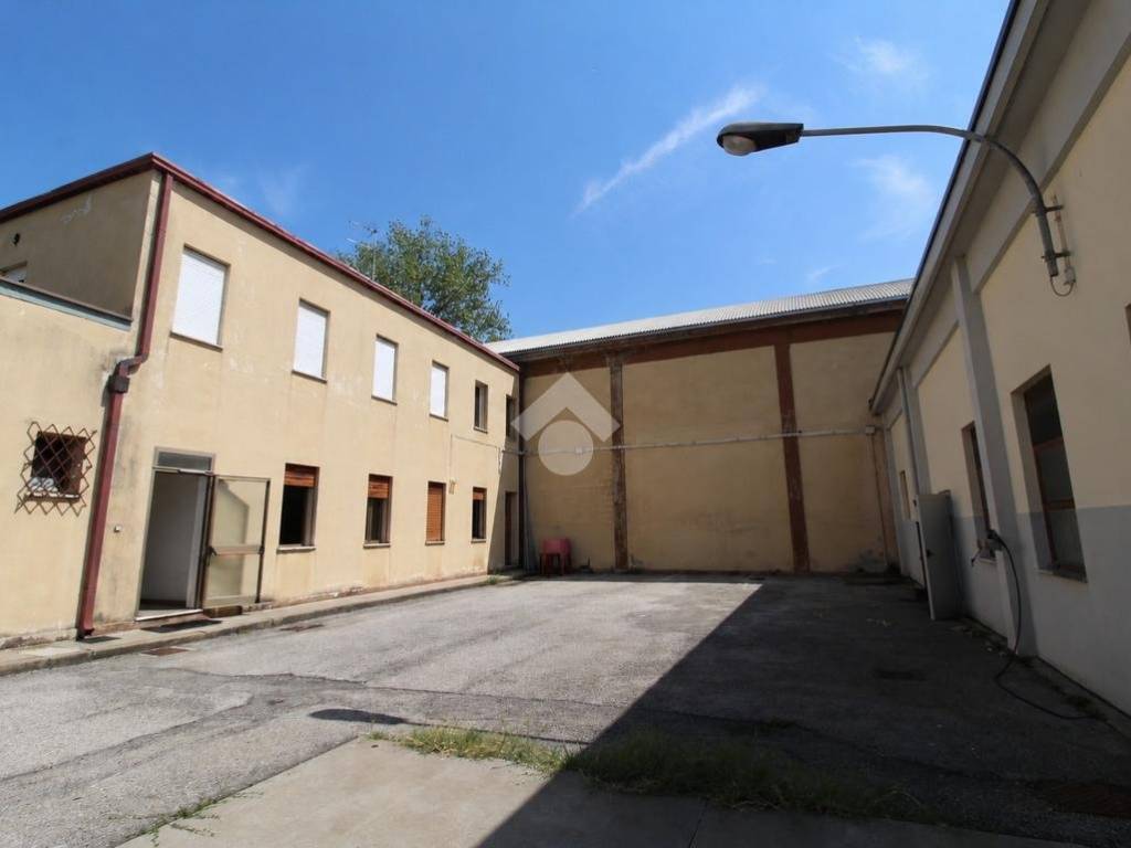 locale commerciale in affitto a Venezia in zona Marghera