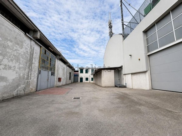 locale di sgombero in affitto a Venezia in zona Marghera