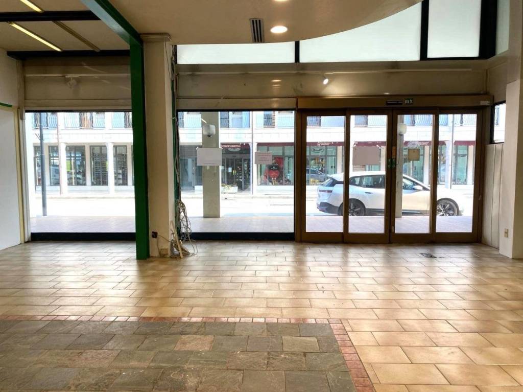 negozio in affitto ad Abano Terme