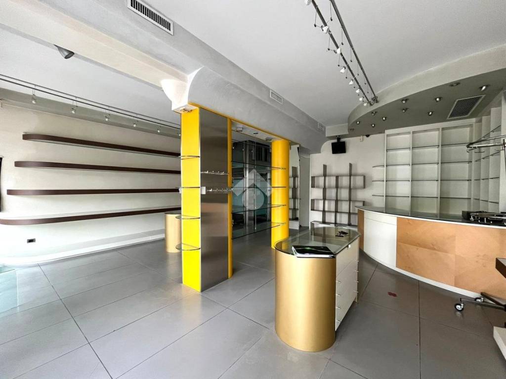 negozio in affitto ad Abano Terme