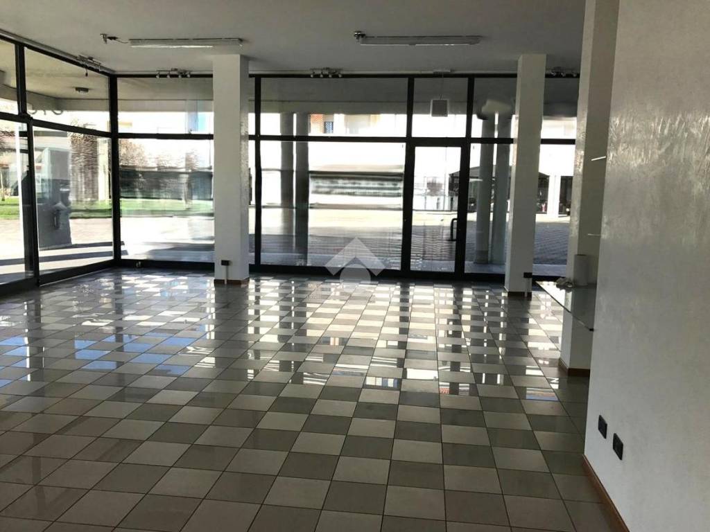 negozio in affitto ad Abano Terme
