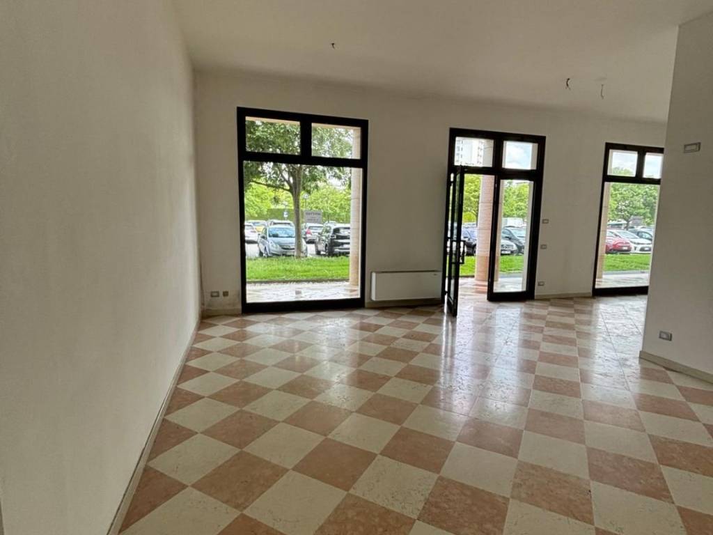 negozio in affitto ad Abano Terme