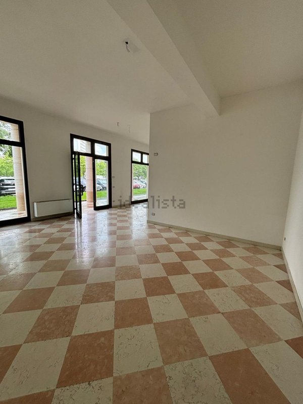 negozio in affitto ad Abano Terme