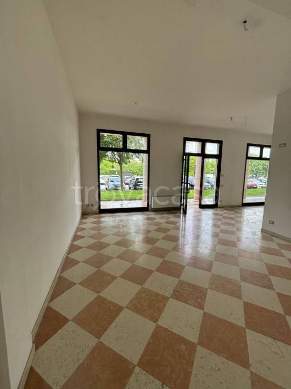 negozio in affitto ad Abano Terme