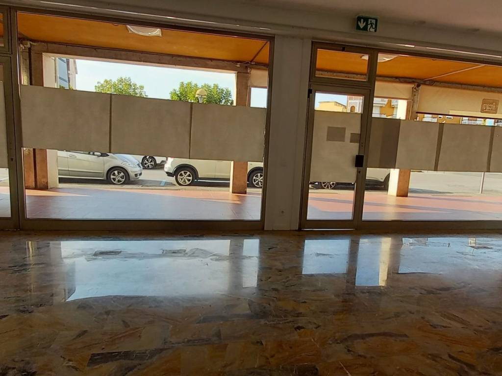 negozio in affitto ad Abano Terme