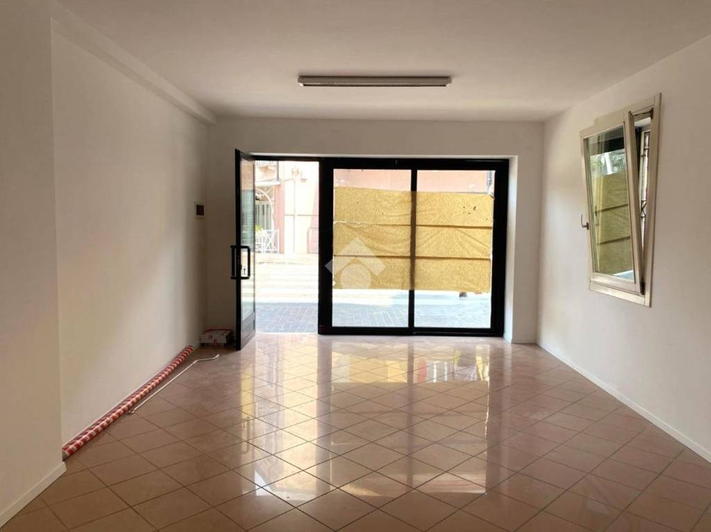 negozio in affitto ad Abano Terme