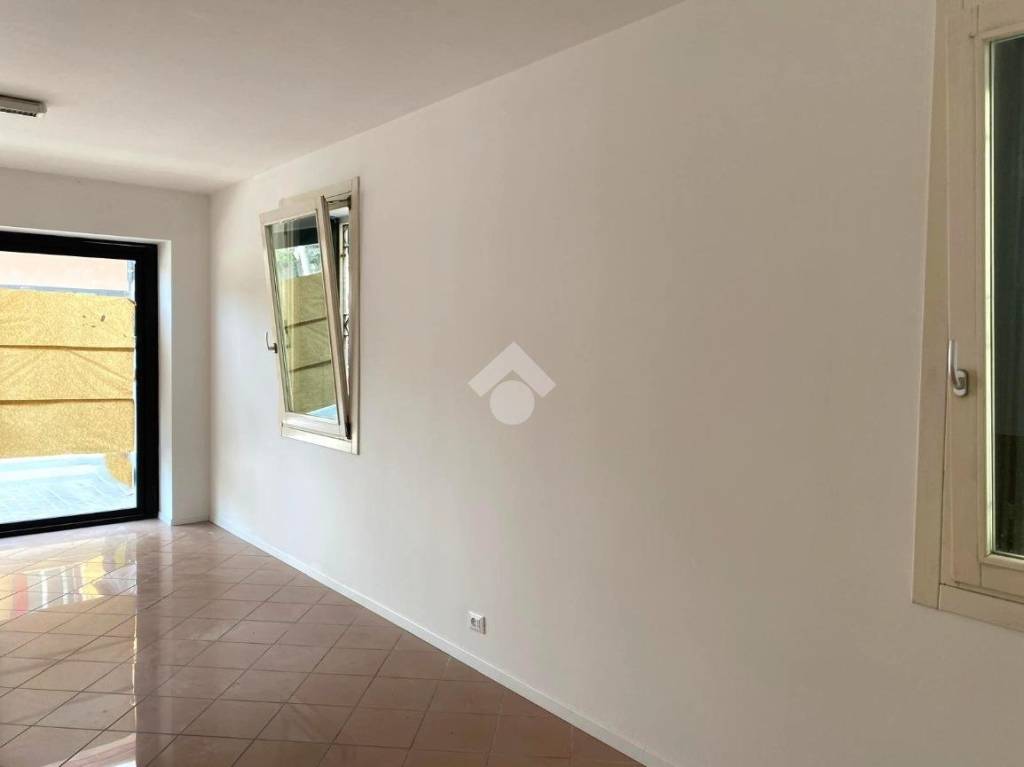 negozio in affitto ad Abano Terme