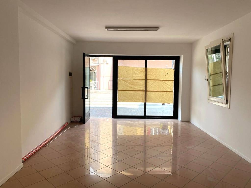 negozio in affitto ad Abano Terme