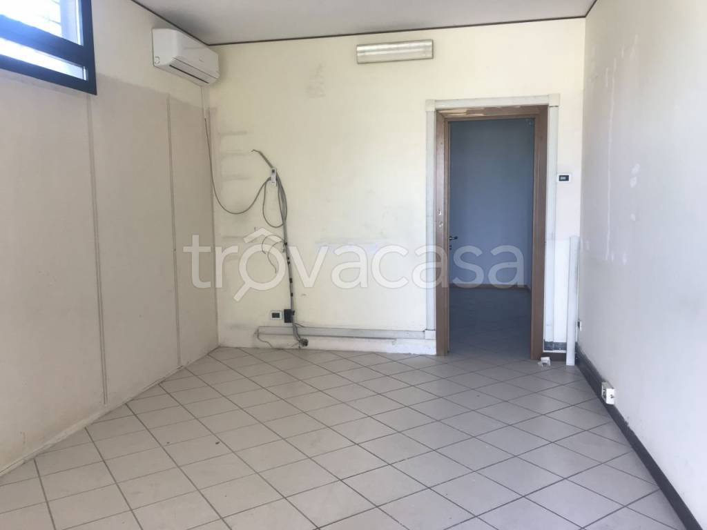 negozio in affitto ad Abano Terme