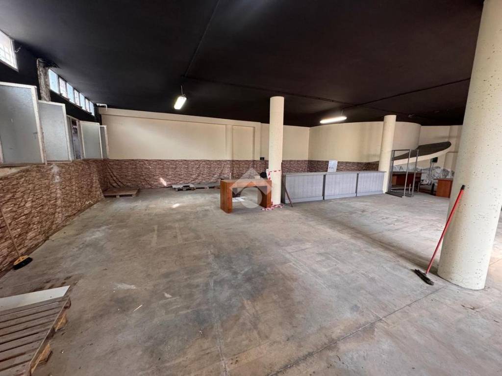 locale commerciale in affitto ad Abano Terme in zona Monteortone