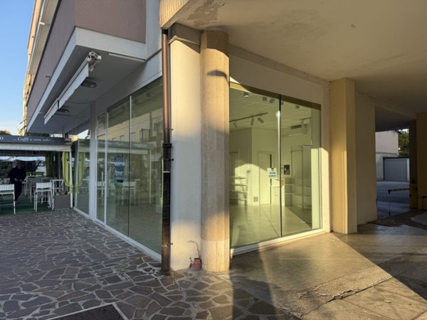 negozio in affitto ad Abano Terme