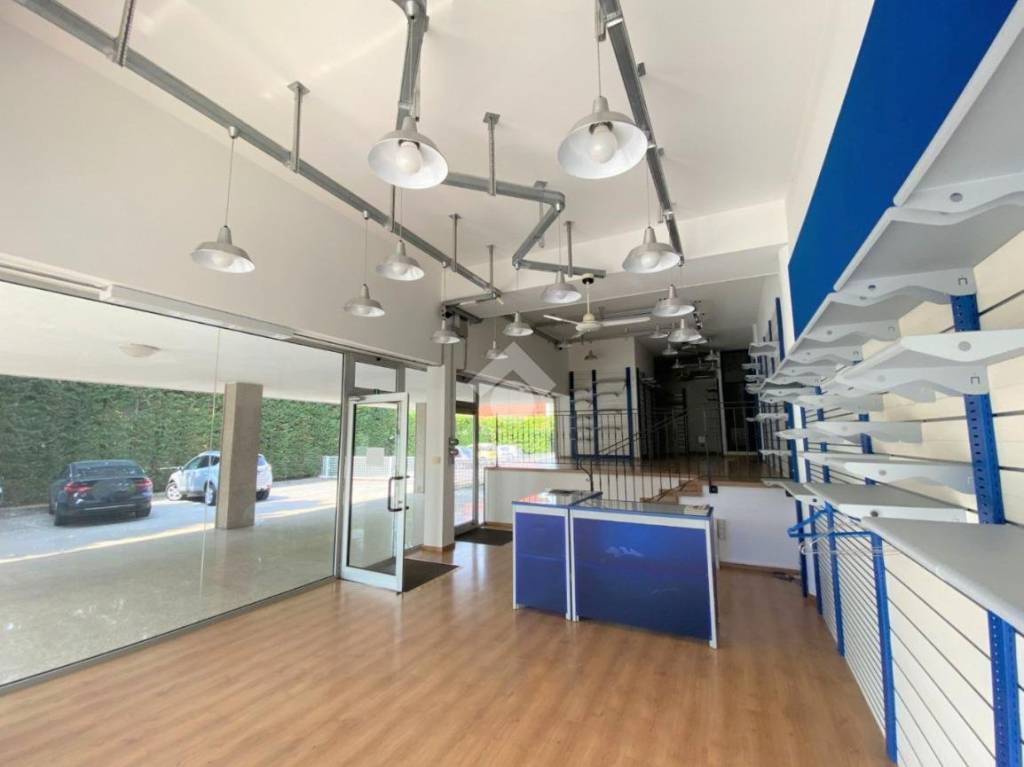 negozio in affitto ad Abano Terme in zona Monteortone