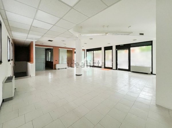 negozio in affitto ad Abano Terme
