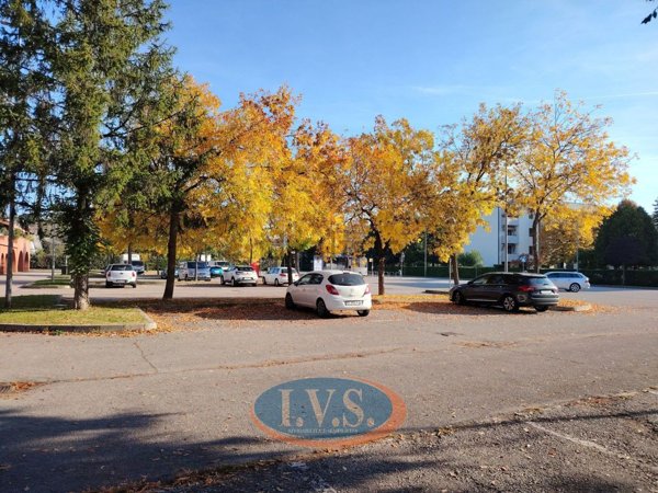 negozio in affitto ad Albignasego in zona Mandriola